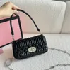 Kvinnors rosa designer kuvert Cleo Bag Miui Satchel Tote Wander Matelasse Underarm Brand Wallet hobo lyx äkta läder med axelbandkoppling