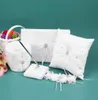 Party -Dekoration 5pcsset weiße Hochzeitsvorräte Satin Blumenmädchen Basket Ring Träger Pillow Gästebuchstifthalter Braut Strumpfband 1031678