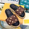 Pantoufles d'été Designer de luxe Sunny Beach Sandal Pool Pish Piscine des chaussures de chaussures vintage pour femmes