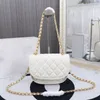 24C Satteltasche Luxusdesigner Frühling/Sommer Neue Frauen Mini -Kette Deckel Brieftasche Echtes Leder Mode High Crossbody Bag Vintage High Aussehen Elegante Umhängetasche