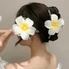 Clips de cheveux Barrettes 2024 New Bohemian Yellow Plumeria Flower Pearl Hearine Clip Hair Claw Femmes Girls New Grab Back of the Head Hair Accessory 240426