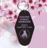 Addams Aile Konağı Çarşamba Scoobydoo Filmler Şey Morticia Black Motel El Oda Anahtar Etiketi Yüzük Fob Spooky Keychain Keychain1944937