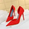 Kleiderschuhe Großgröße 34-43 Sexy Seite hohle High Heels Stiletto-Tuchspunkte rote Hochzeit Frauen Pumpen Party