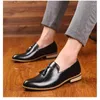 Klädskor 2024 British Style Men's Split Leather Formal Fashion Tassel Slip On Loafers for Men Business Casual Moccasins