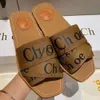 Designer Sandals Women Sandalo Woody Flat Mule Slide Slide Beige White Black Black Pink Lettering Fuzzy Pelliccia Fuzzy Womens Summer Scarpe da estate