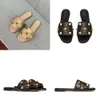 Designer Hot Sandal Woman Roman Stud Stud piscina de couro Nappa do lado de fora dos homens Comforto Slipper Fliper Fast Rivet Lady Slide Qualidade original