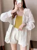 Chemise de style coréen Femme Summer Suncreen Blouse dames glacée Silk blanc manche en soleil Cardigan manteau mince 240426