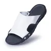 Pantoufles Sandales de mode en cuir masculin 2024 Summer de qualité plage chaussures décontractées plats à fond plat extérieur grande taille 45