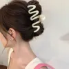 Clip per capelli Barrettes Clip di squalo a colore solido alla moda con artigli ondulati per capelli a croce geometrica Accessori a coda di cavallo acrilici dalla Corea del Sud
