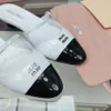 Miui Lederband High Heels Designerschuhe für Frauen luxuriöse Sandalen mit Schnalle Rund Toe Low Heels Fashion Party Dress Schuhe Größe 35-40