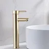 Rubinetti del lavandino del bagno spazzola per lavabo oro miscelatore di rubinetto freddo del rubinetto del ponte motivano tocco in acciaio inossidabile a singolo foro dorato