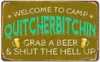 Vintage metalen tinnen bord wandplaque Welkom bij Camp Quitcherbitchin pak een biertje dicht bij de hel op de helft van de buitenstraat Garage Home Bar Clu9382776