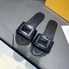 Slippers Designer glissa les pantoufles femmes sandales noires avec des plats bandes sandales en cuir en cuir embelli le motif de baguette dames sexy lettre de plage tong de plage 9a