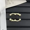 Designer des femmes de la lettre de métal épingles de broche incrustantes broches de cristal bijoux épingle perle époux de la fête d'anniversaire accessoire de mode