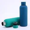 Bouteilles d'eau 304 en acier inoxydable petite bouteille à double couche isolant 500 ml de la tasse de sport extérieur peinture en caoutchouc