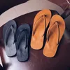 Hausschuhe Sommer Flip Flops Männer Sandalen Rutschfleisch für Innenschuhe Buchstabe Grain Outdoor Light Casual Beach y