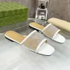 Top Summer Womens Designer Slides Ferse Slide Sandale im schwarzen Kristallgitter mittelschwerem Slipperhaus Designs Flat Mule Casual Summer Beach