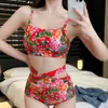 Nuova moda femminile semplice stile imbrattato a slitta nord -est grande fiore sexy spiaggia calda primavera costume da bagno