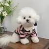 Abbigliamento per cani da cane all'ingrosso Brand Classic Designer Abbigliamento Spring a strisce casual a strisce t -Shirt Sliva sottile per cane sottile per cagnolini