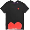 2024 Fashion Mens Play T Shirt Garcons Designer Shirts Red Commes Heart Casual Womens des Badge Graphic Tee Heart Behind Letter On Chest CDG Embroidery Kort ärm HS