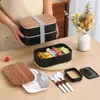 Bento -dozen 800/1600 ml Plastic Japanse Bento Box met houten korrelbedekking grote capaciteit draagbare magnetronlunch Geschikt voor volwassen studenten Q240427