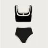 Swimwear femminile 2024 Swimsuit Color Block Minimalist Instagram Style High End Slip Body per donne con piccolo decorazione a bottone profumati
