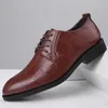Casual Schuhe Leder Business Männer Kleid mit spitzen jugendlichen britischen Stil mit einer inneren Höhe für den Frühling 2024