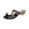 Slippare gummi 2024 Rhinestone dusch sommarhusklipp tår silver kvinna guld sandaler flip flops strand eleganta bilder