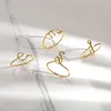Ringos de cluster 2024 Aço inoxidável Letra de caligrafia simples para mulheres Nome do anel Casamento Casal Jóias de Natal Presente de Natal