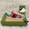 Buty designerskie Treakers Treaker Sneaker Bee But Mens Womens Ace Tiger Em Broided Czarne białe zielone paski czerwone klasyczne węża niebieskie różowe srebrne blokady