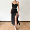 Grundläggande avslappnade klänningar Designer Dress Chain Strap Neck Dress Ins Design Feeling Backless Sling Split Slim Kjol