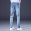 Jeans masculin printemps / été nouveau jeans masculin jeans slim fit petit pied édition tendance des grands jeans élastiques bleu clair des hommes et pantalons