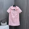 Vestidos casuais básicos designer 24 primavera/verão meio zíper de zíper com decoração de capuz decoração de altas cintura a linha de manga curta para mulheres mklv