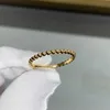 Original Hot Selling Van Mizhu Tricolor Ring är och kan staplas för dagligt slitage. Personlig nischljus lyx Enkla lämpliga män kvinnor att bära trendiga med logotyp