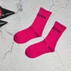 2024 Designer Farbbrief Socken Mode Neuheit Harajuku Beschriftung Socken Männer Frauen Baumwoll Skateboard Street Freizeitsocke