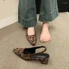 Zapatos casuales sandalias para mujeres puntiagudos de diseño de estampado de leopardo y tacón bajo mula negra al aire libre