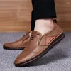 Zapatos casuales de cuero de cuero para hombres mocasines planos 2024 vestidos suaves de solas zapatillas de zapatillas mocasin para