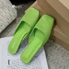 Chaussures décontractées Luxury Green Satin Silk Mule Slides Woman Brand Design Triangle Talal Sandals Medames Elegant Square Toe Tee Party Robe