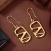 디자이너 v Pearl Hoop Earring for Women 18K Gold Plated Party Jewelry Gift 최고 품질을위한 패션 편지 성격 스터드