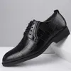 Casual Schuhe Leder Business Männer Kleid mit spitzen jugendlichen britischen Stil mit einer inneren Höhe für den Frühling 2024