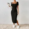 Casual Dresses Women's 2024 Dress French Stylish Sexig iögonfallande sommaren Square Neck Kort ärm Side Slit Fashion Vestidos