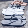 Hausschuhe Sommer Flip Flops Männer Sandalen Rutschfleisch für Innenschuhe Buchstabe Grain Outdoor Light Casual Beach y