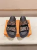 Bom Dia Mules Dia Mules Designer Sandale Sandal Sandal Sandal äkta läder Famous Casual Shoe Justerbar Buckle Womans Gladiator Slipper Flat Sliders Summer Beach Slides