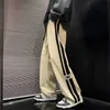 Calça masculina listrada com veludo listrado perna larga masculina 2023 Fashion Korean Fashion Hip-hop Calças de cargo solteiras de esportes retos e retos de corrida ao ar livre