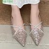Casual Shoes Pointed Rhinestone Bling Wedding 2024 Grunt tjocka hälen Cross Crystal Belt Banket White/Gold Fashion Women Pumps