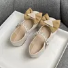 Filles douces Mary Janes pour le mariage des fêtes spectacles de la fête douce, les enfants simples simples perles de chaussures princesse chaussures boucle 240416