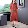 Robes décontractées 2024 Été d'âge moyen et âgée de maman de maman robe de mode grande taille Vintage Vintage en V imprimé pour femmes K829