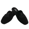 Slippers Piergitar Black Velvet com tassels artesanais Slides para desfile de moda e acolchoado de mula masculino de borracha de borracha nossa