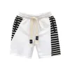 Spleiß gestreifte personalisierte Shorts für Sommersporthosen für Sommer, neue Herren -Trends -Mode -Kumpelhosen