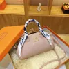 Luxury Handbag Designer Women's Brand Bag Minimalist Fashion Handheld Satchel 2024 Nytt temperament allt-i-ett kvinnors axelväska crossbody väska